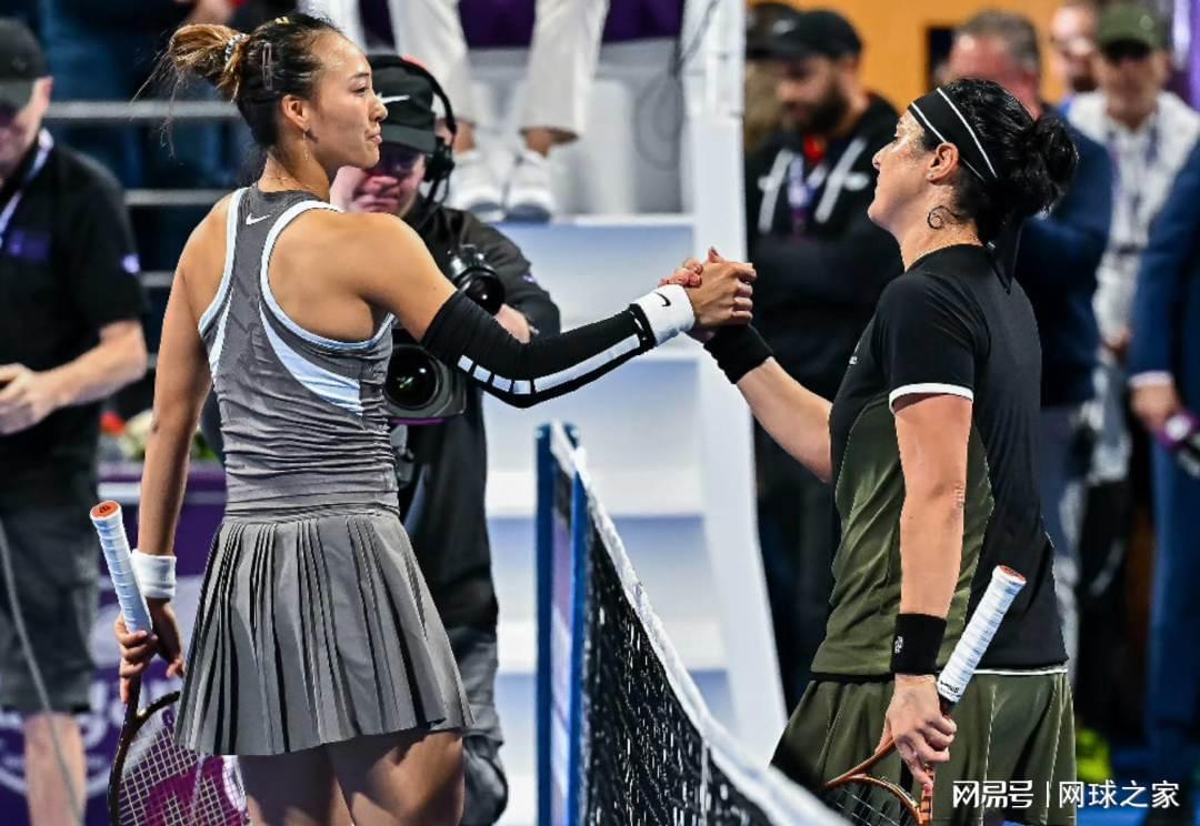扳倒四届硬地大满贯冠军再进决赛，这次阿尼西莫娃比肩哪位前辈