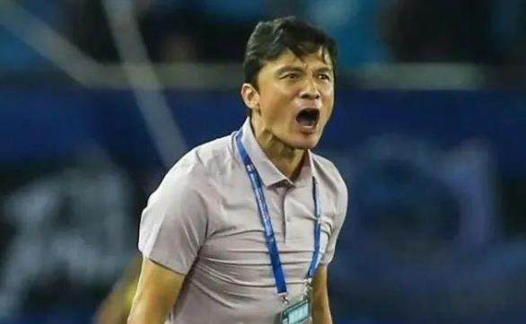 1696084696546065492.jpg bob半岛体育-谢晖:越位球可能就差半个身位 希望可以带队保级