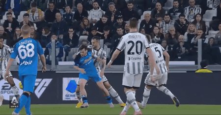 bob半岛体育官网-【意甲】拉斯帕多里补时绝杀 那不勒斯1比0客胜尤文