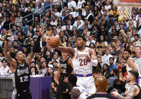 1682245931828090309.jpg bob半岛体育官方网站-3战轰65分!八村垒变湖人最稳替补 佩总妙手纠错