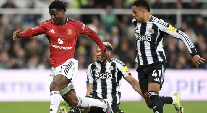 bob半岛体育官方网站-联赛11轮不败终结！曼联1-2遭十人纽卡绝杀，卡里克遭遇上任首败|纽卡斯尔|B费|拉姆塞|戈登|奥苏拉_新浪体育_新浪新闻