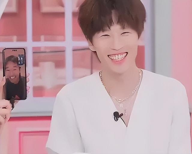 bob半岛体育官网-孙颖莎亮相宣传片秀英文，王楚钦特训视频曝光，林高远直播帅翻天|世界杯|澳门|国乒|男单|卡纳克·贾哈_新浪体育_新浪新闻