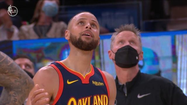 bob半岛体育官网-科尔用成功定义勇士赛季 库里：我们明年卷土重来