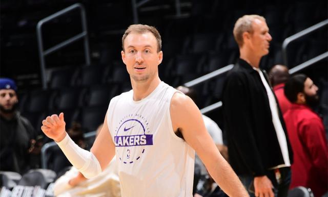 bob半岛体育-即插即用！湖人新援三分王首秀闪耀砍10分+2记三分