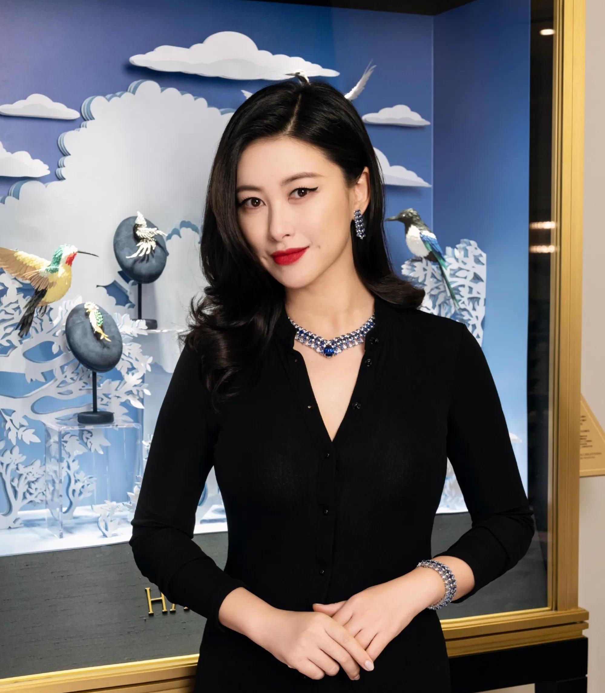 bob半岛体育官方网站-全网唱衰的下嫁！嫁普通人5年，前任是法拉利总裁，终究还是输了